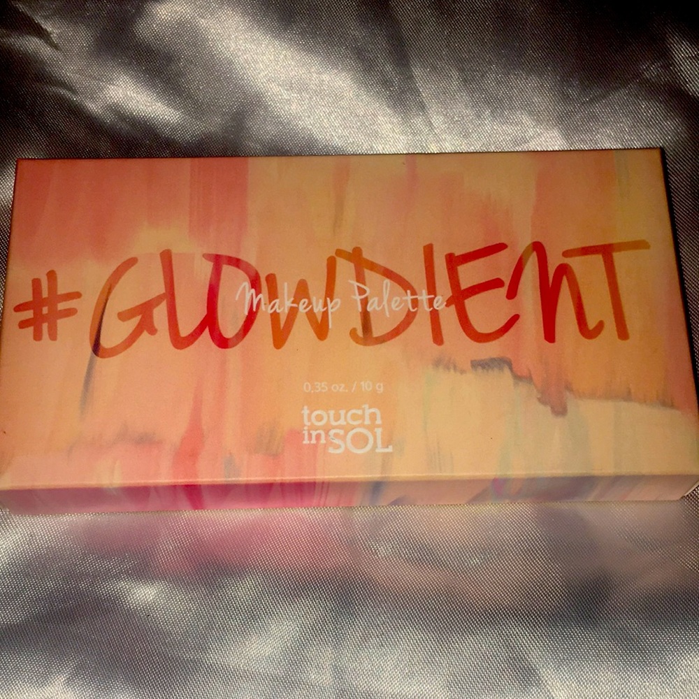 touch in SOL #GLOWDIENT face palette